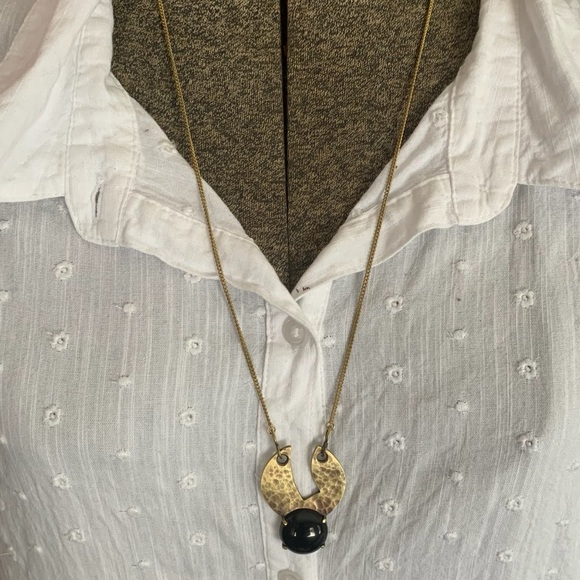 Circle in circle necklace with onyx center stone - Picture 7 of 7